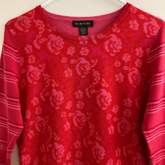 Harold's 3/4 Sleeve Silk Blend Floral Knit Top Women's Size L Red Pink Pullover - Picture 3 of 6